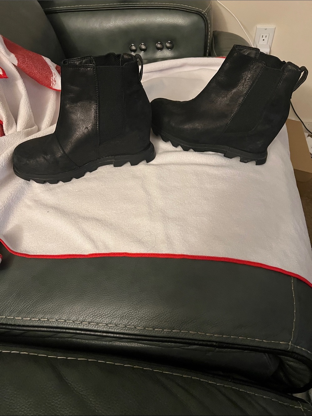 Sorel Joan of Arc  Black Winter Boot with Logo Pull Tab Size 8 1/2